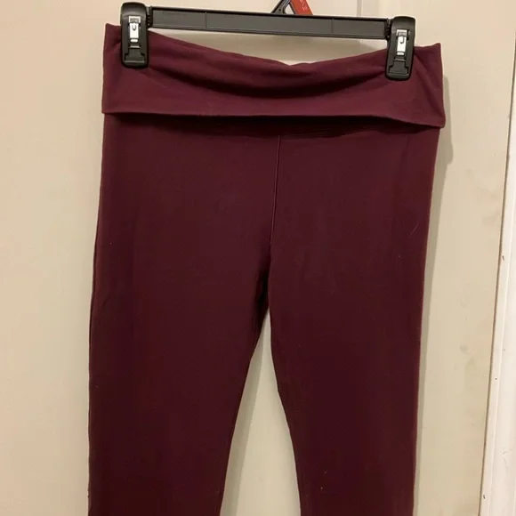 Victoria secret Women's Burgundy Flared leggings/yoga pants - Picture 6 of 9